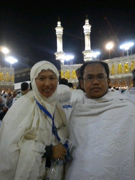 Foto Pribadi: Murniati Mukhlisin dan suami, Luqyan Tamanni, saat haji tahun 2010